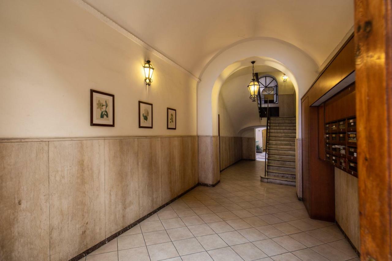 Guest House O Affittacamere La Civetta Di Trastevere B Рим Екстериор снимка