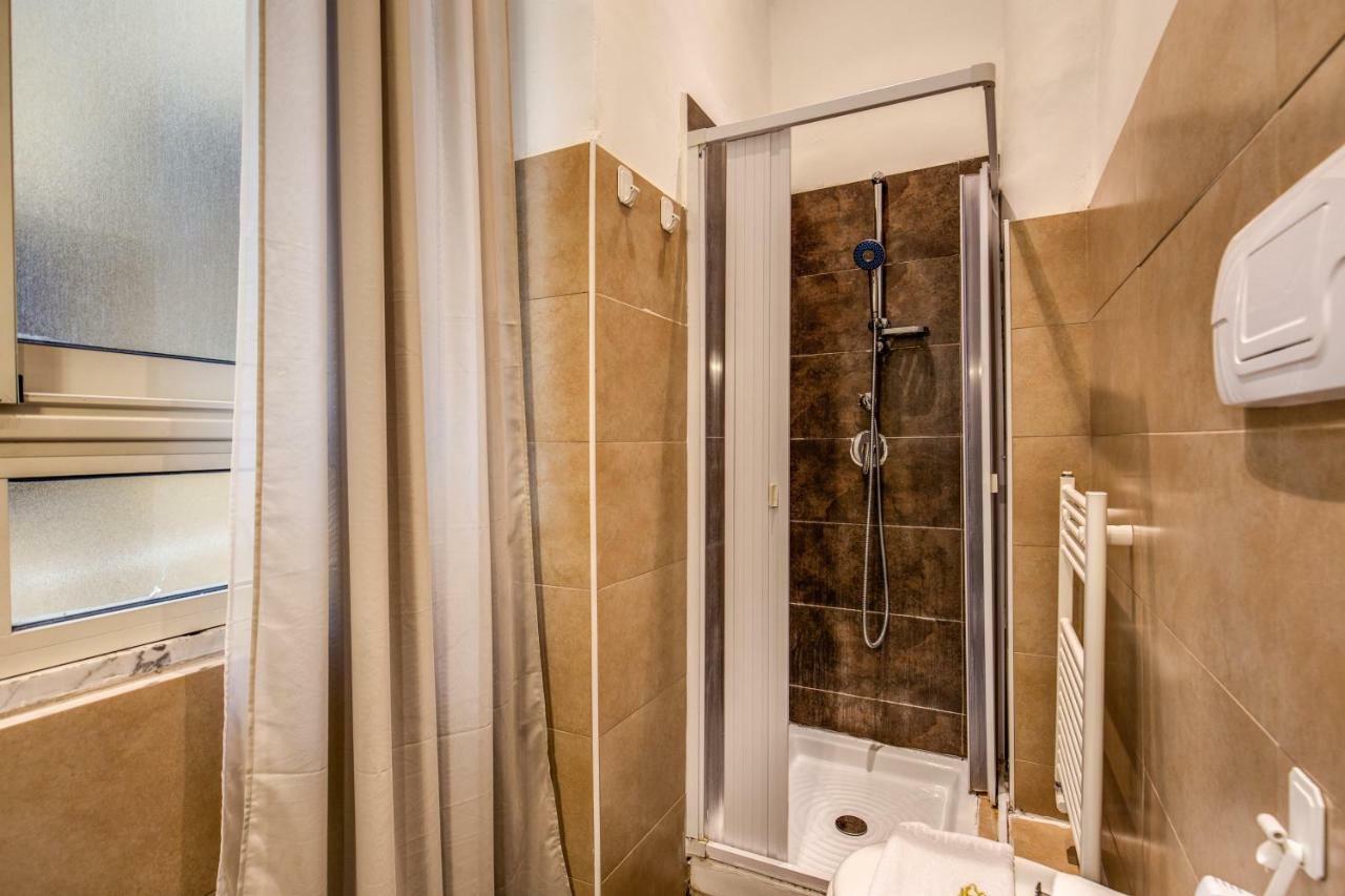 Guest House O Affittacamere La Civetta Di Trastevere B Рим Екстериор снимка