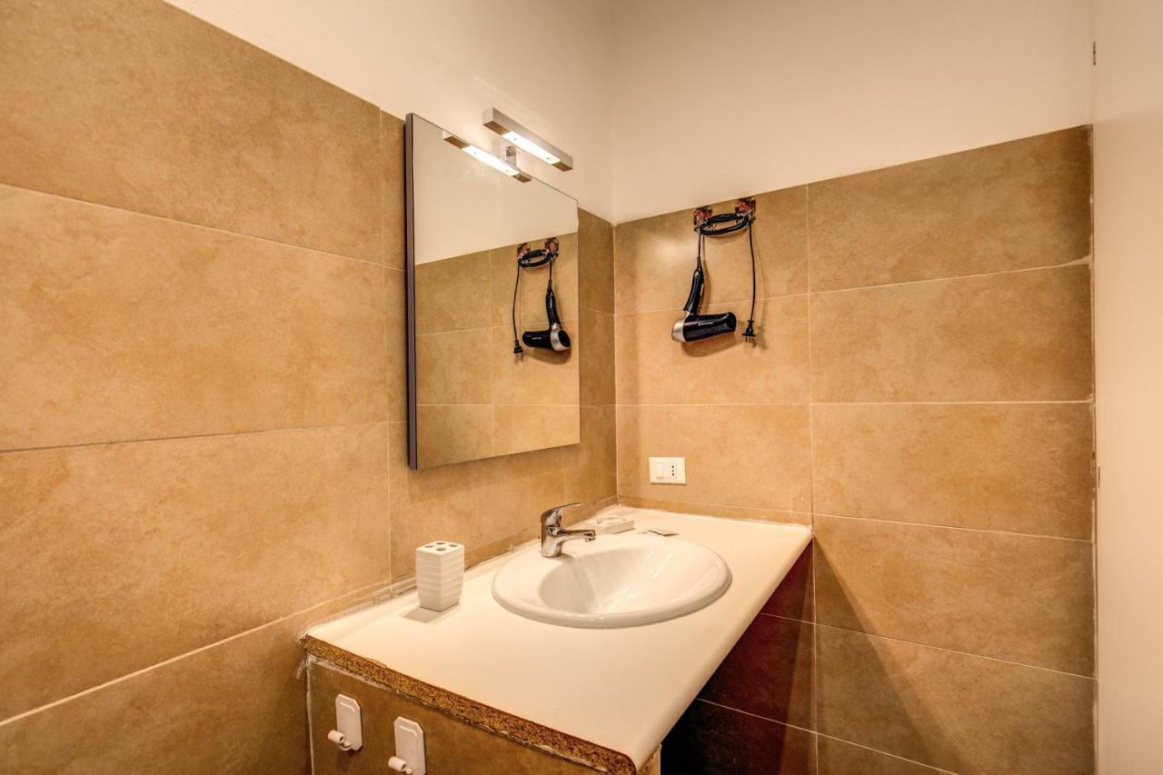 Guest House O Affittacamere La Civetta Di Trastevere B Рим Екстериор снимка